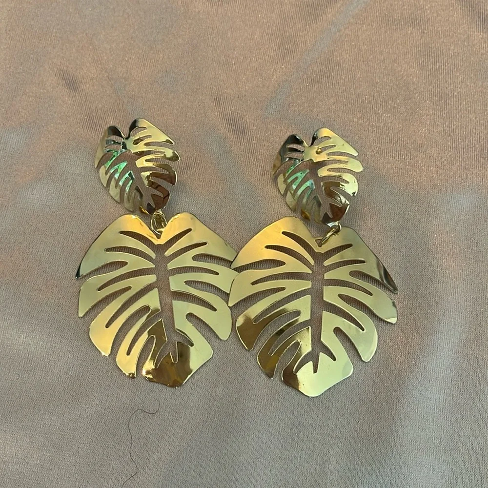 Five pairs of brand new lightweight earrings. Costume fun jewelry